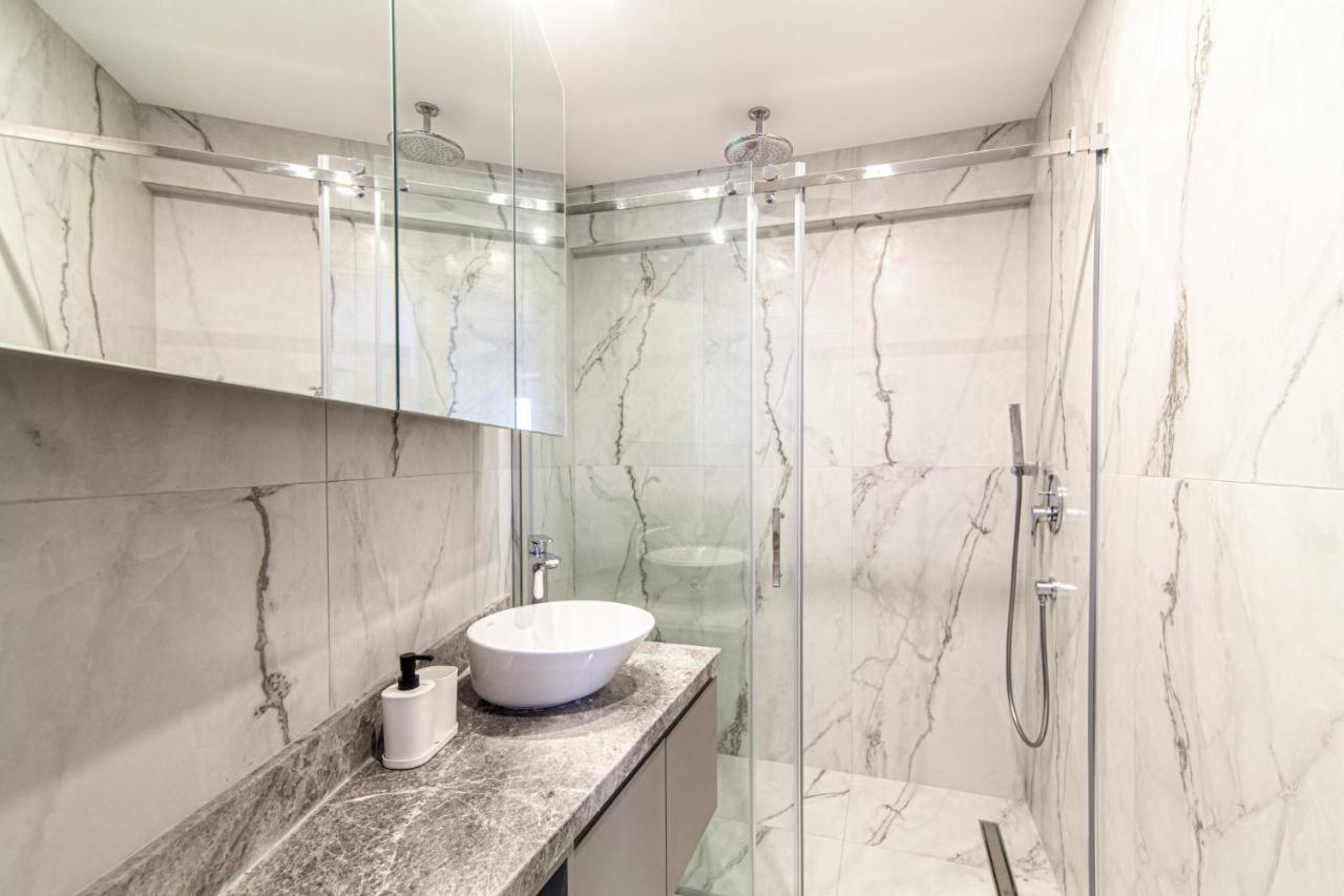 Flat With Panoramic Bosphorus View In Cihangir Istanbul Exterior foto